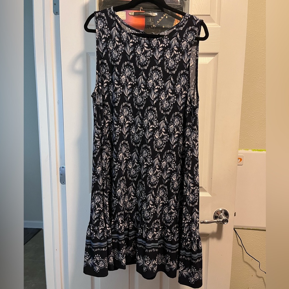 Never been worn blue/white floral LOFT dress size XL